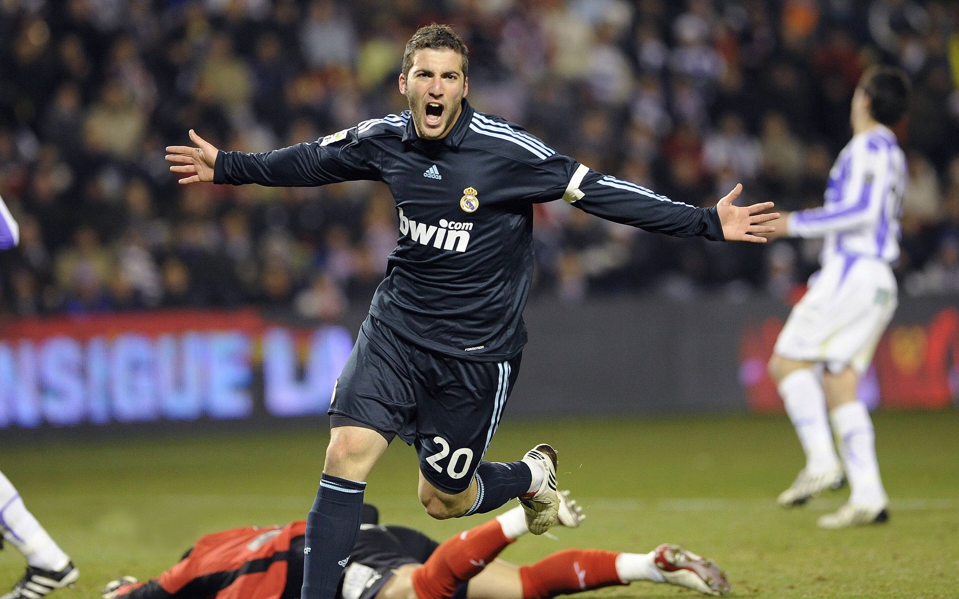 孤胆英雄的史诗之夜,霍勒迪独舞横扫广东,诠释篮球终极个人主义